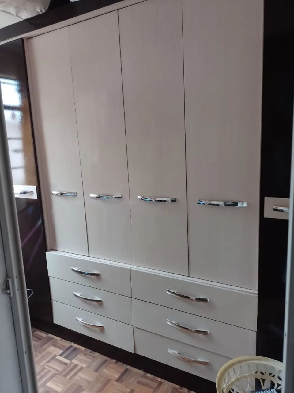Guarda-Roupas de Casal com 6 Portas e 6 Gavetas