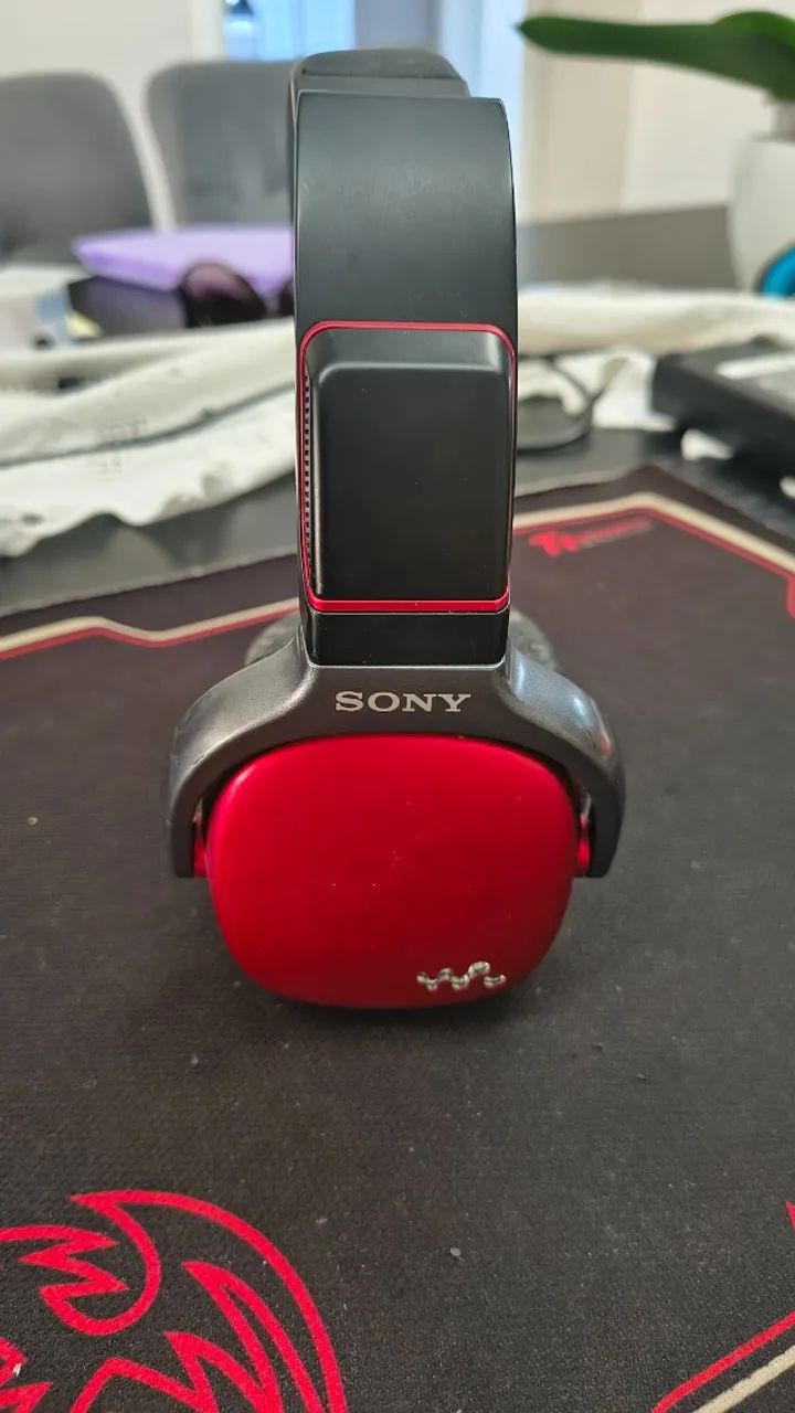 Combo de fone de ouvido headset gamer Logitech G233 + Sony NWZ-WH303 MP3 Integrado