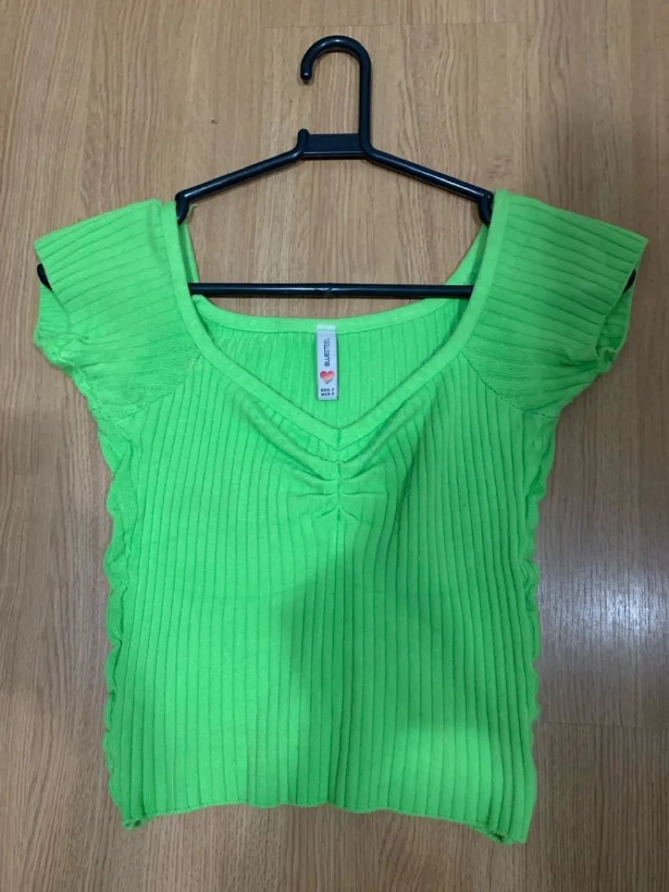 Blusa Verde Neon Canelada com Detalhe Franzido
