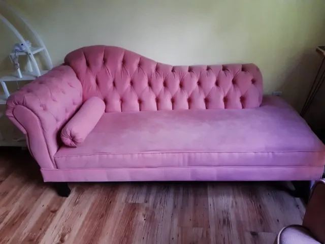 Sofá Divã Charmoso e Elegante - Pouco uso