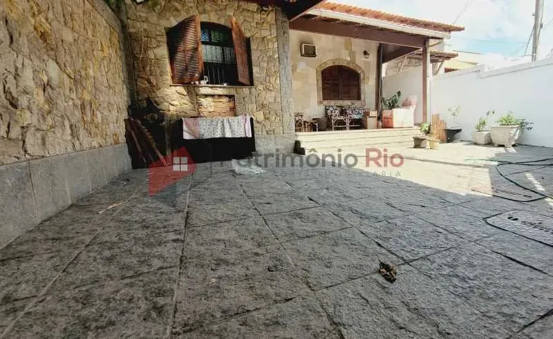 Casa linear quintal 04 vagas - 02 quartos sendo 01 com closert - Aceitando Financiamento!