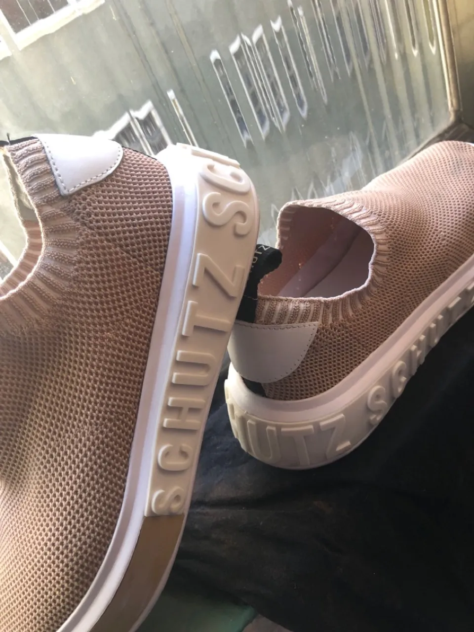 Tênis Schutz Slip On Bege - Conforto e Estilo