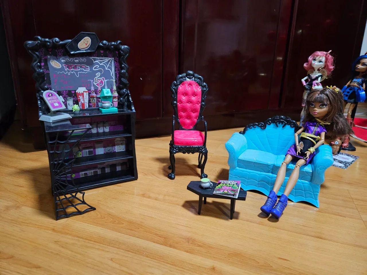Clawdeen Wolf | Monster High | Cafeteria