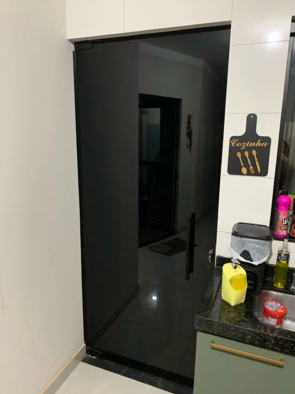 Porta de vidro blindex 10 mm 0,92x2,20 com suportes adesivada