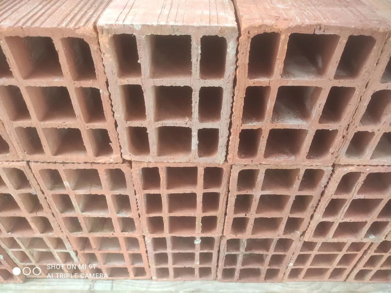 1.85 cada Tijolos de barro para alvenaria 9 furos do grande