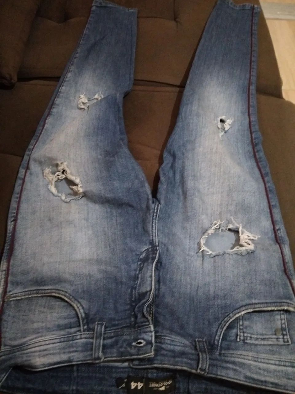 Calça Jeans Destroyed com Detalhe Lateral - Foto 3