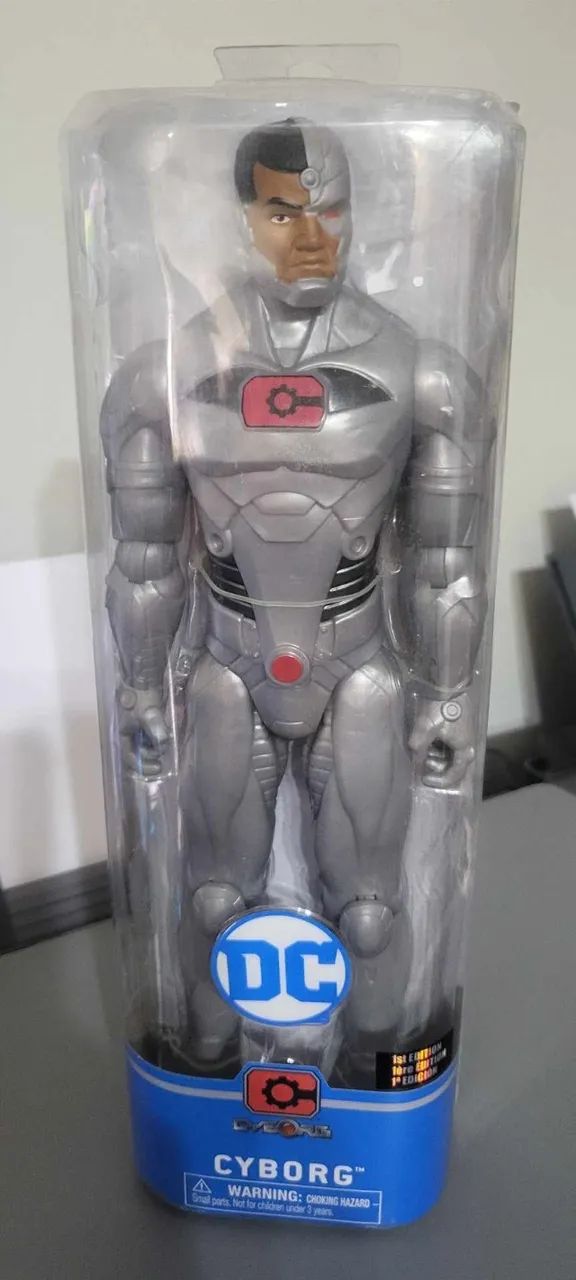 Boneco Cyborg de 30cm - Batman DC