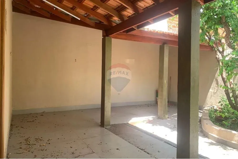 ALUGA-SE Casa Comercial com 7 salas , espaço verde. ideal para clínicas