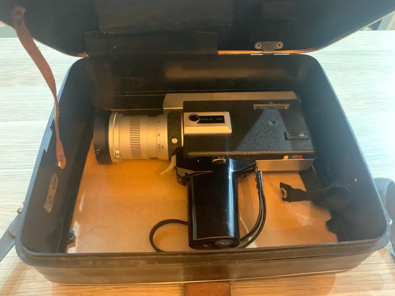 Câmera Canon Auto Zoom 518 Super 8