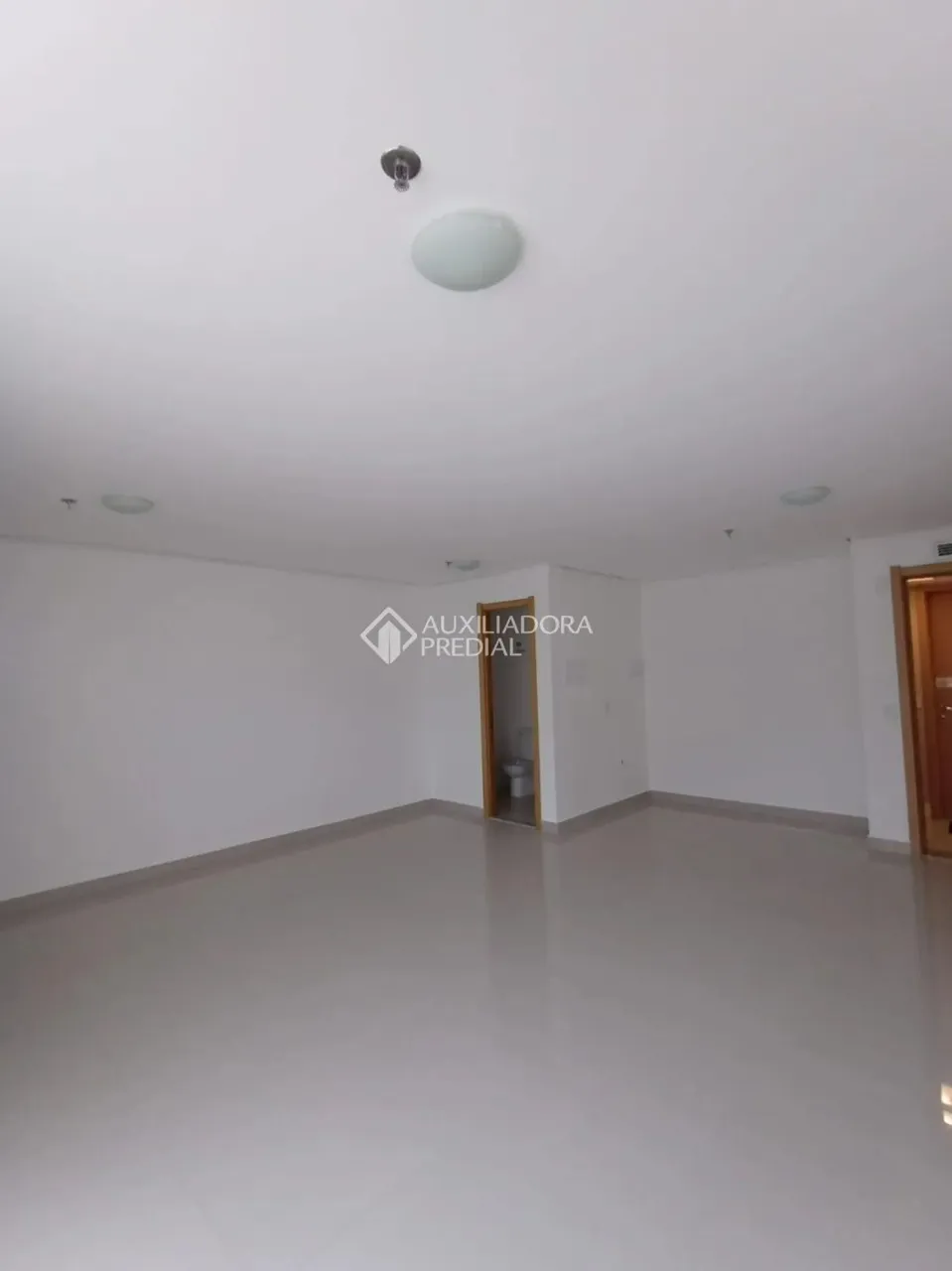 Sala com 54m² na Cidade Baixa