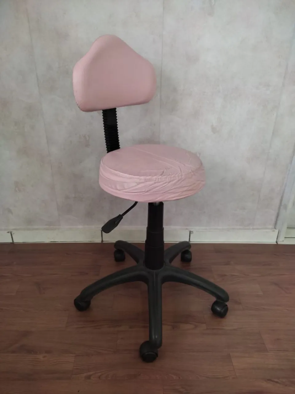 Mocho para estética Consultório Rosa