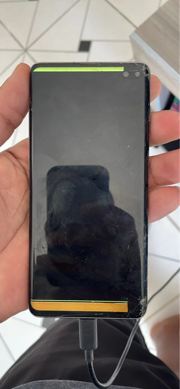 Galaxy S10 PLUS COM A TELA TRINCADA MAS DA SINAL.