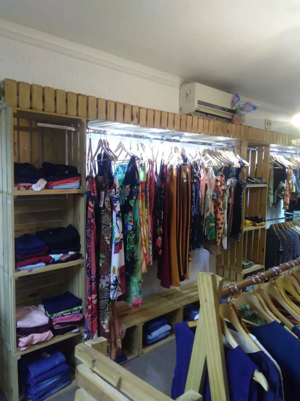 Loja de roupa completa de paletes 