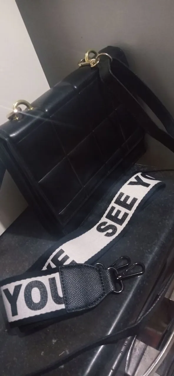 Bolsa preta com alça personalizada nova parcelo no cartão e entrego grátis