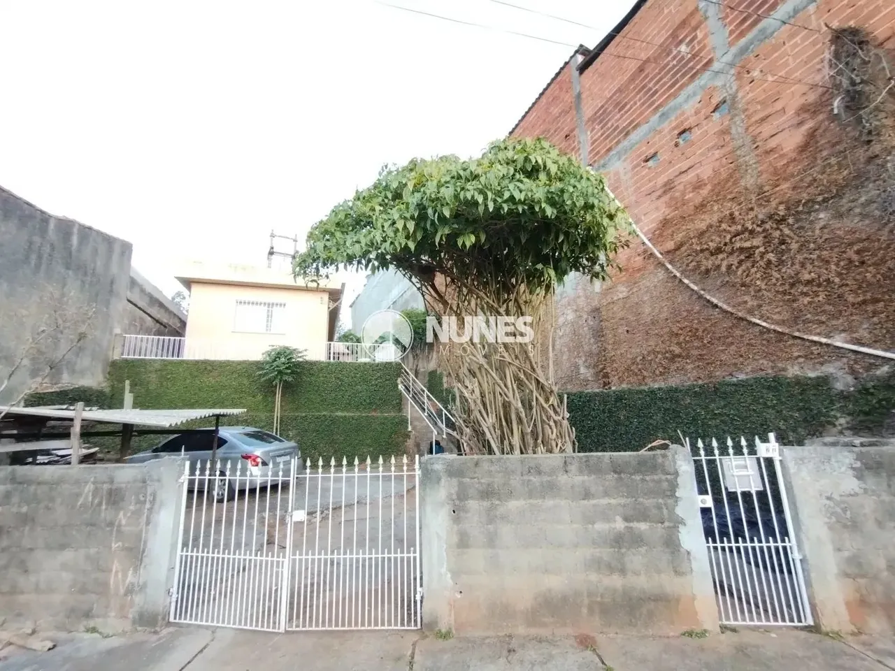 Casa Individual, proporcionando uma linda vista para a rua - Com 01 Vaga de garagem em Osa