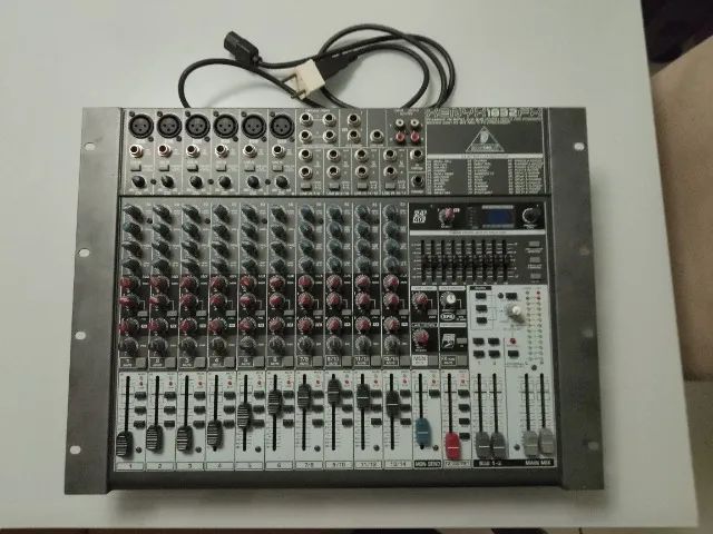 Mesa de som semi nova 