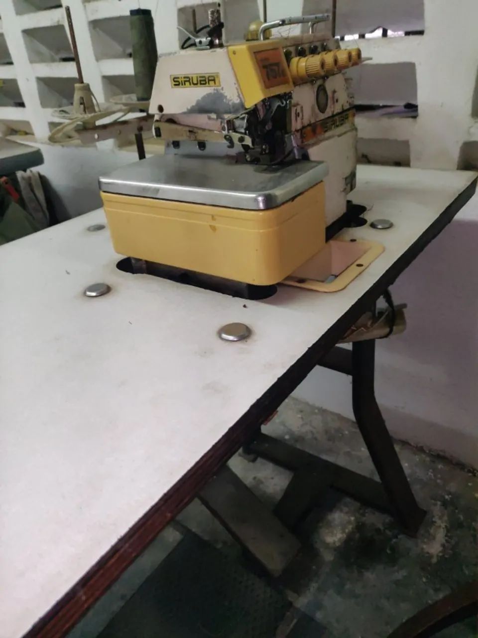 Maquina costura interloque interlock Siruba - Foto 3