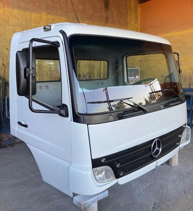 Cabine Mercedes bens Atego completa ano 2009.. modelo 1418 e outros a base de troca.  - Foto 3