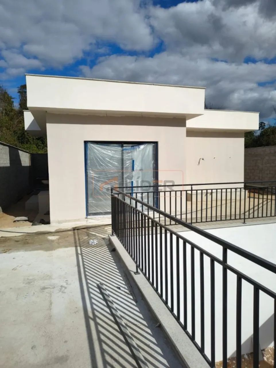 Casa Duplex com 02 Quartos + 01 Suíte no Brisa do Vale