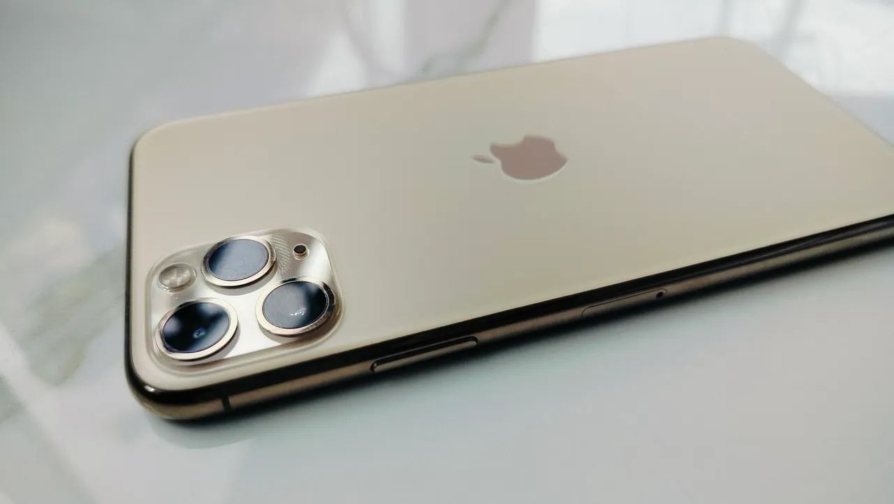 iPhone 11 Pro Max 256Gb impecável - Celulares e Smartphones