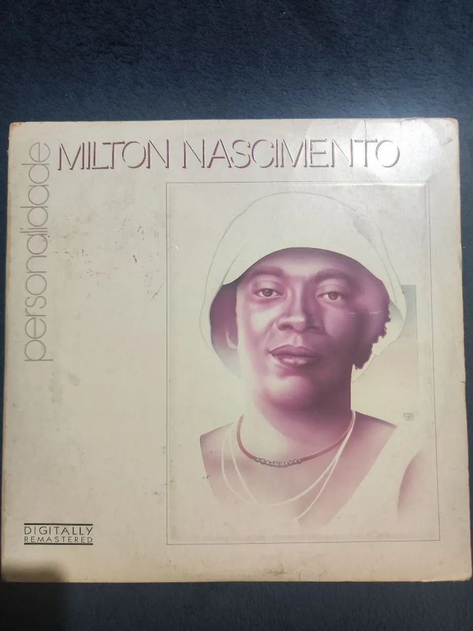 Vinil Milton Nascimento - Personalidade