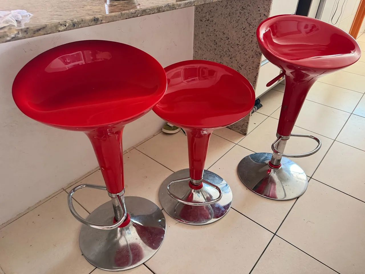 Banquetas vermelhas 8 meses de uso 