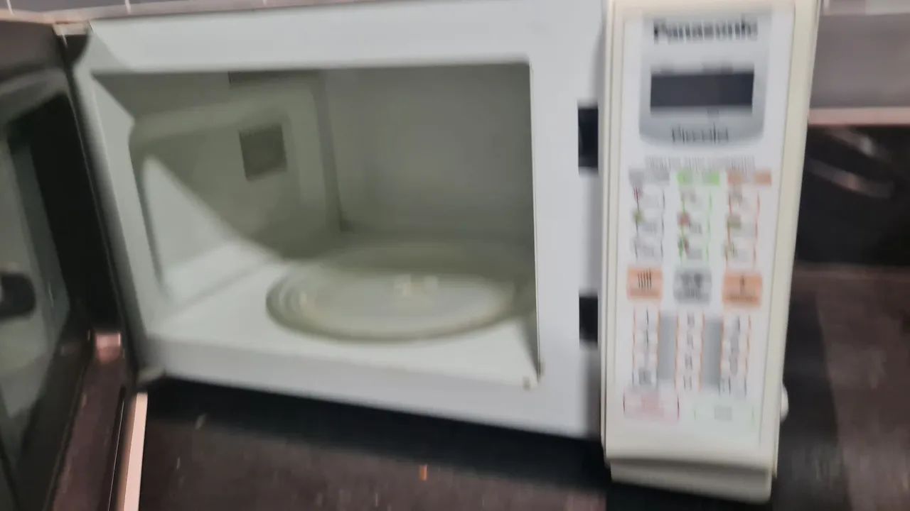 Microondas Panasonic Piccolo 22 litros - Foto 4