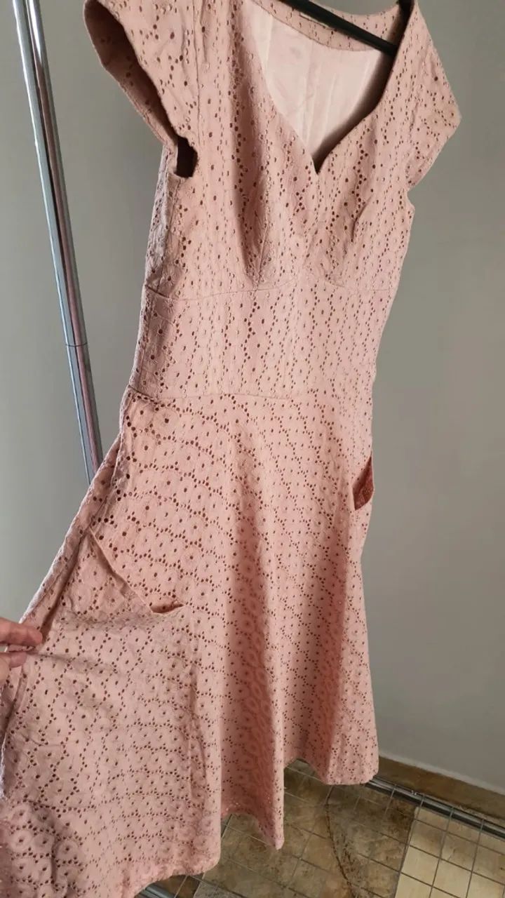Vestido midi de laise rosa - Foto 3