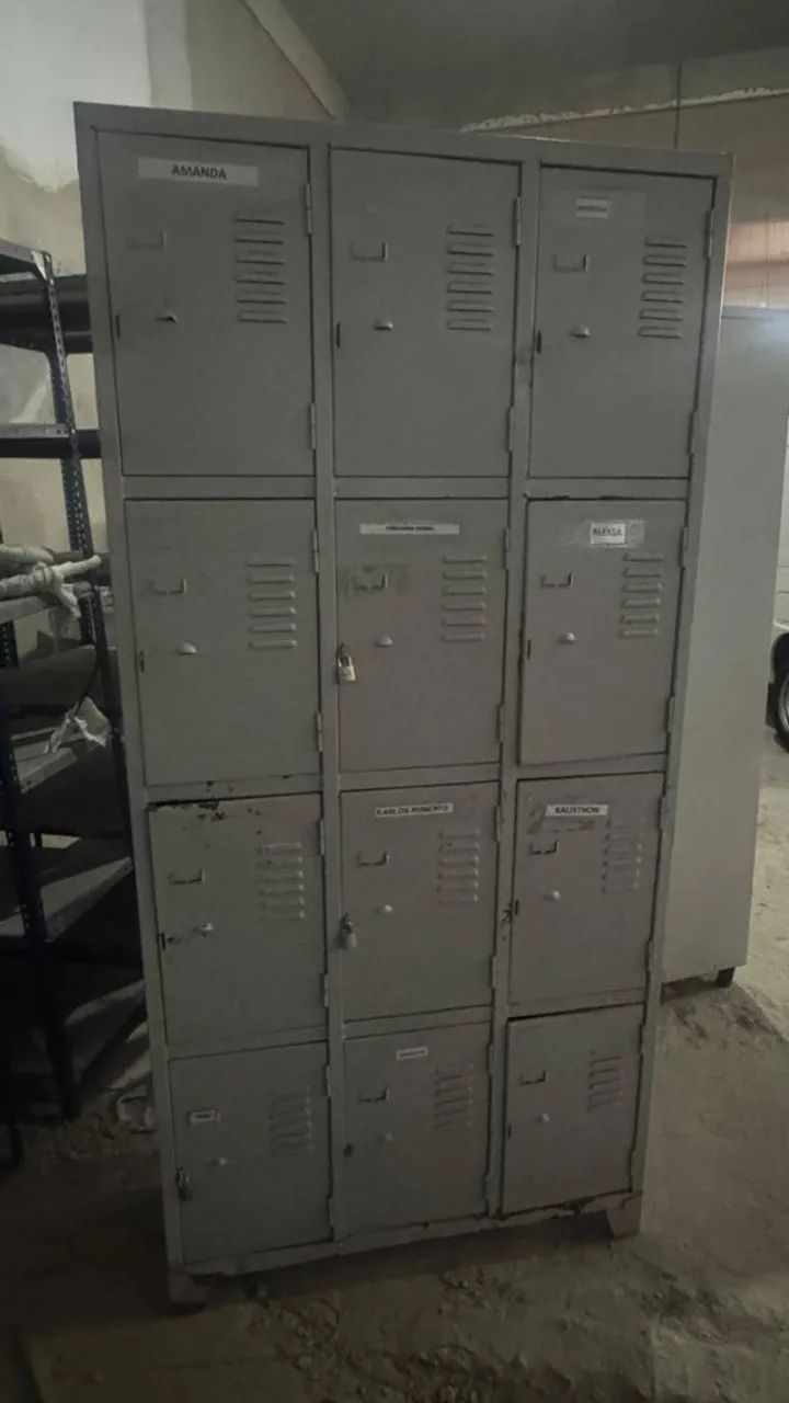Armário de aço 12 portas 