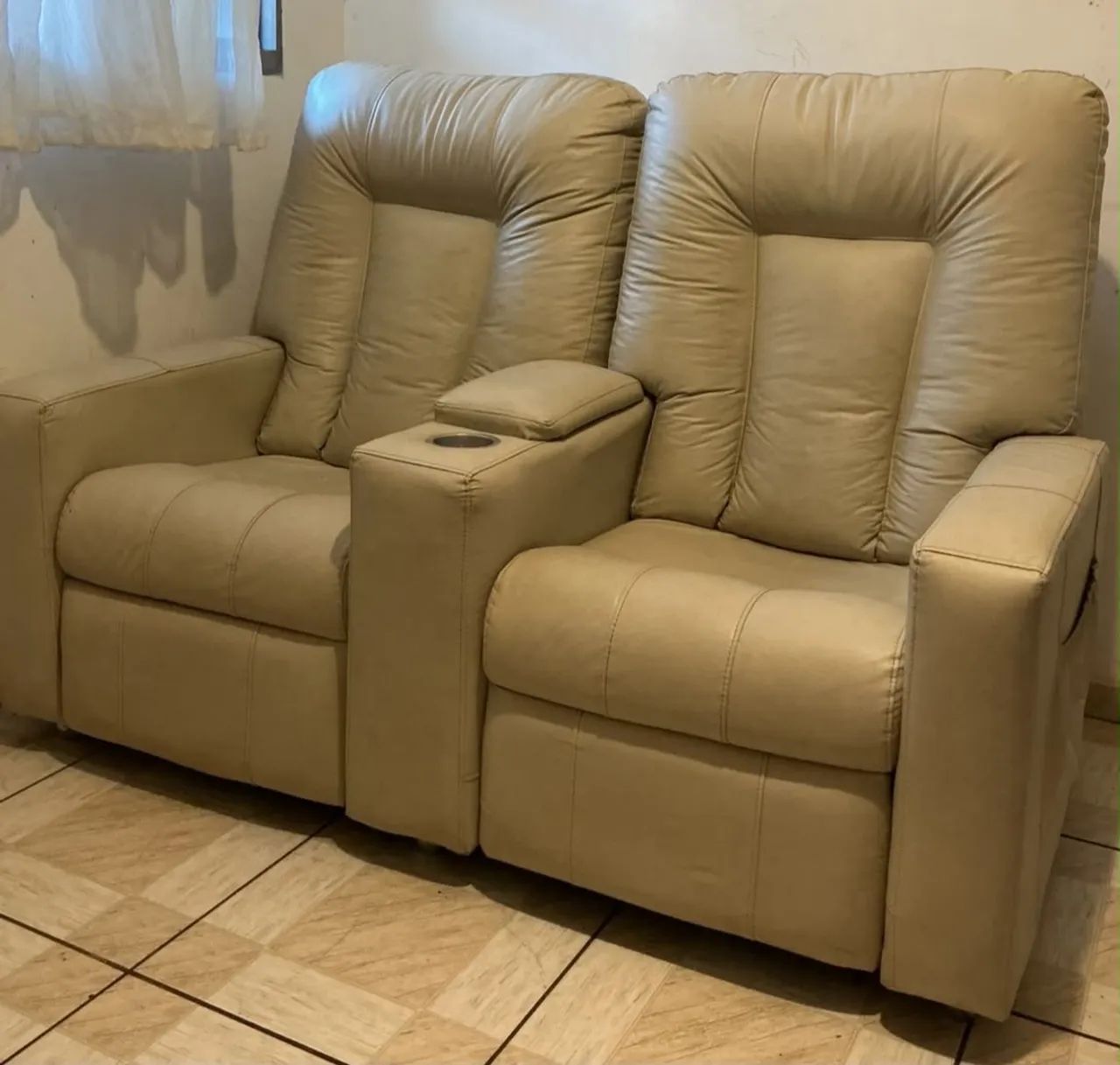 Poltronas de casal reclináveis de cor Bege     