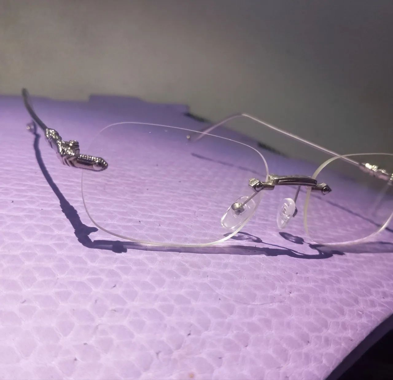 Óculos Lente Transparente com armação de prata 