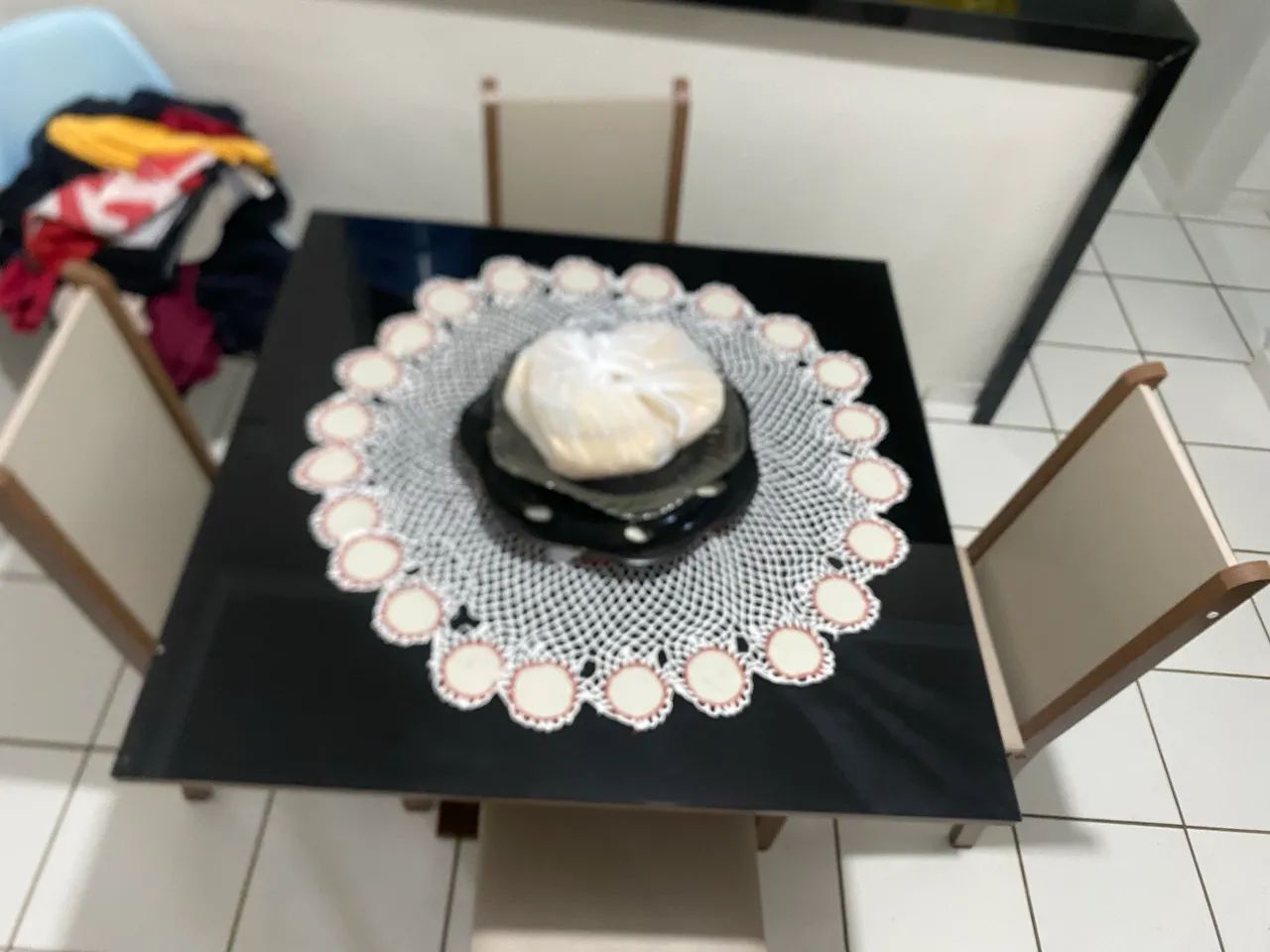 MESA COM CONJUNTOS DE 4 CADEIRAS  - Foto 2