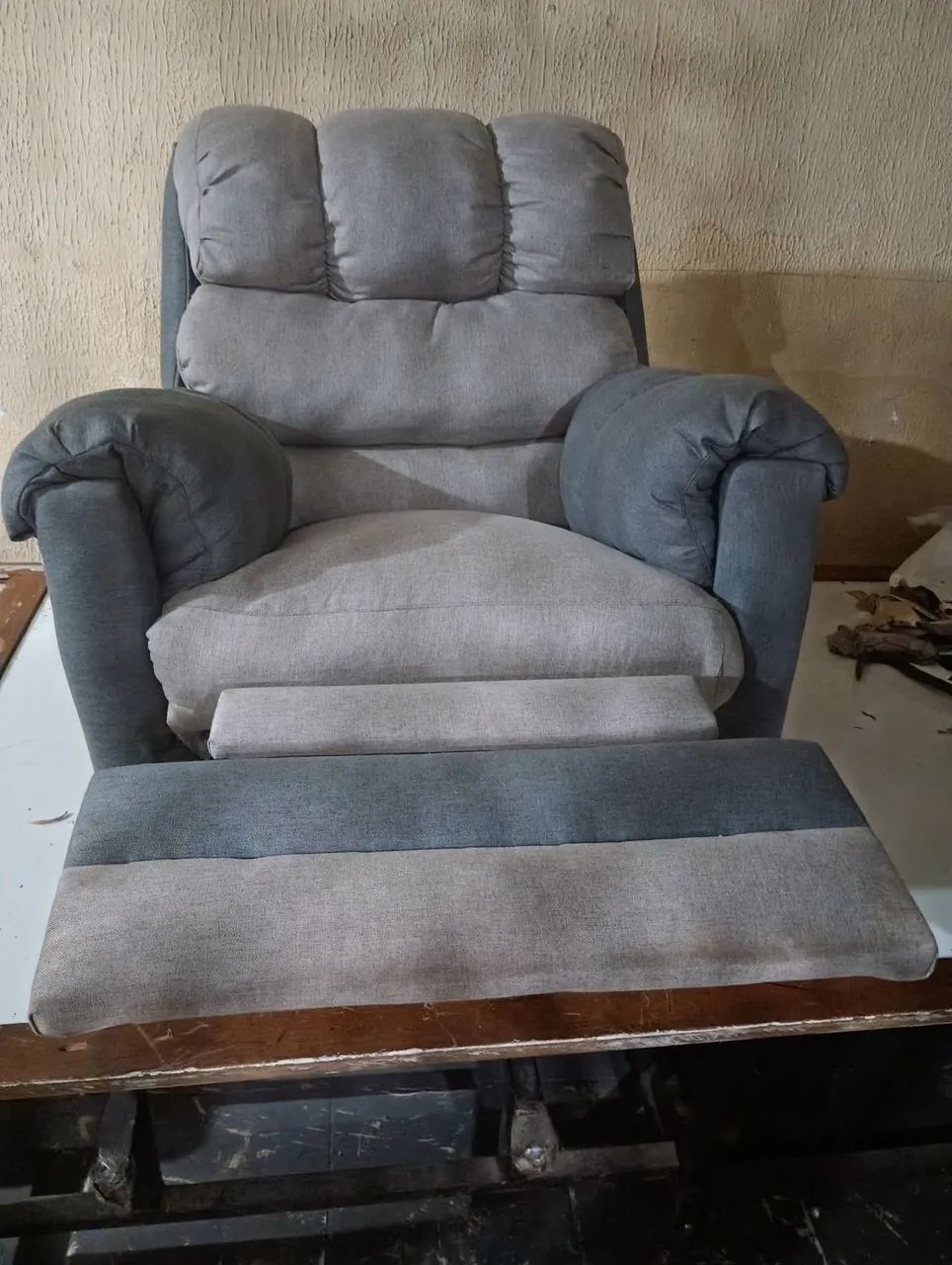 Poltrona reclinável imperial com gatilho de acionamento da peseira 432959137189744641