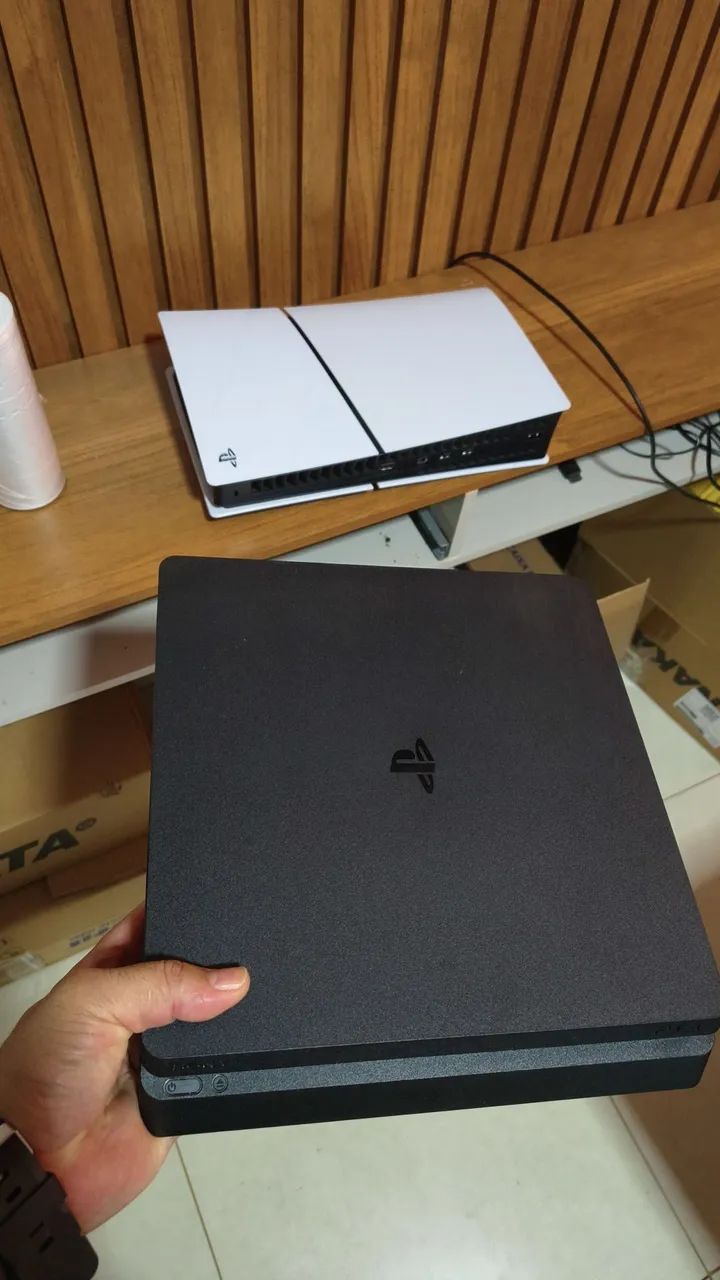 Playstation 4 slim 