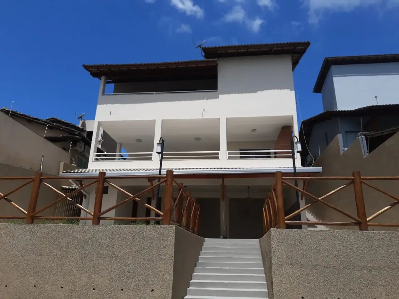 VENDE CASA AMPLA NO ALAMAR - Foto 2