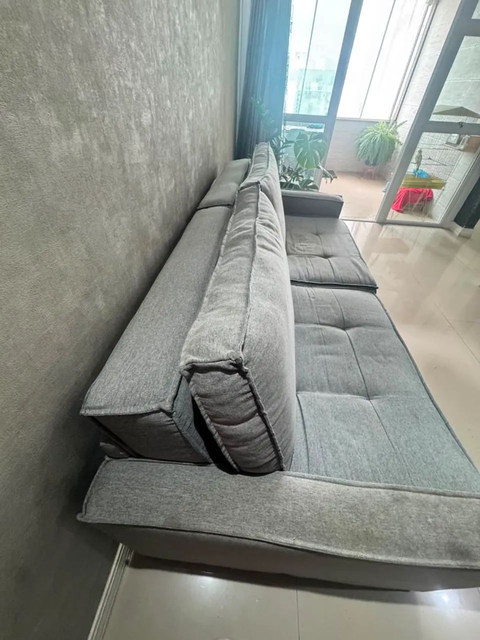 Sofá retrátil, vira cama, material linho. - Foto 3