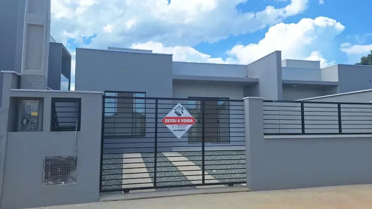 Conforto e Estilo: Casa Geminada com Piscina e Excelente Localização