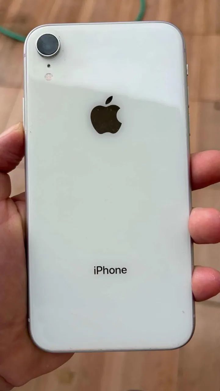 iPhone XR semi novo 