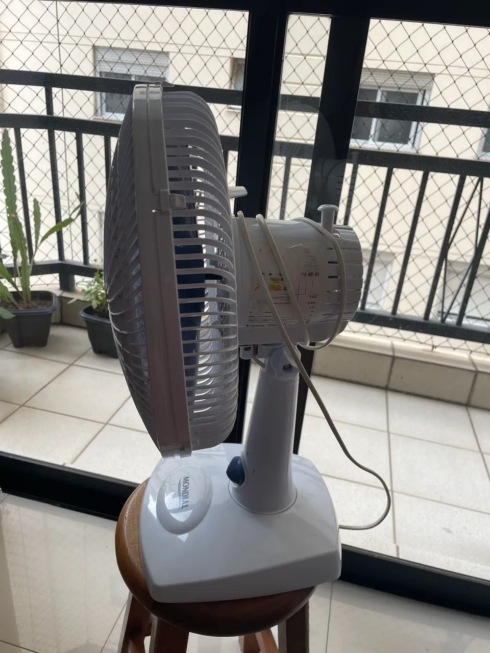 Ventilador de mesa seminovo 