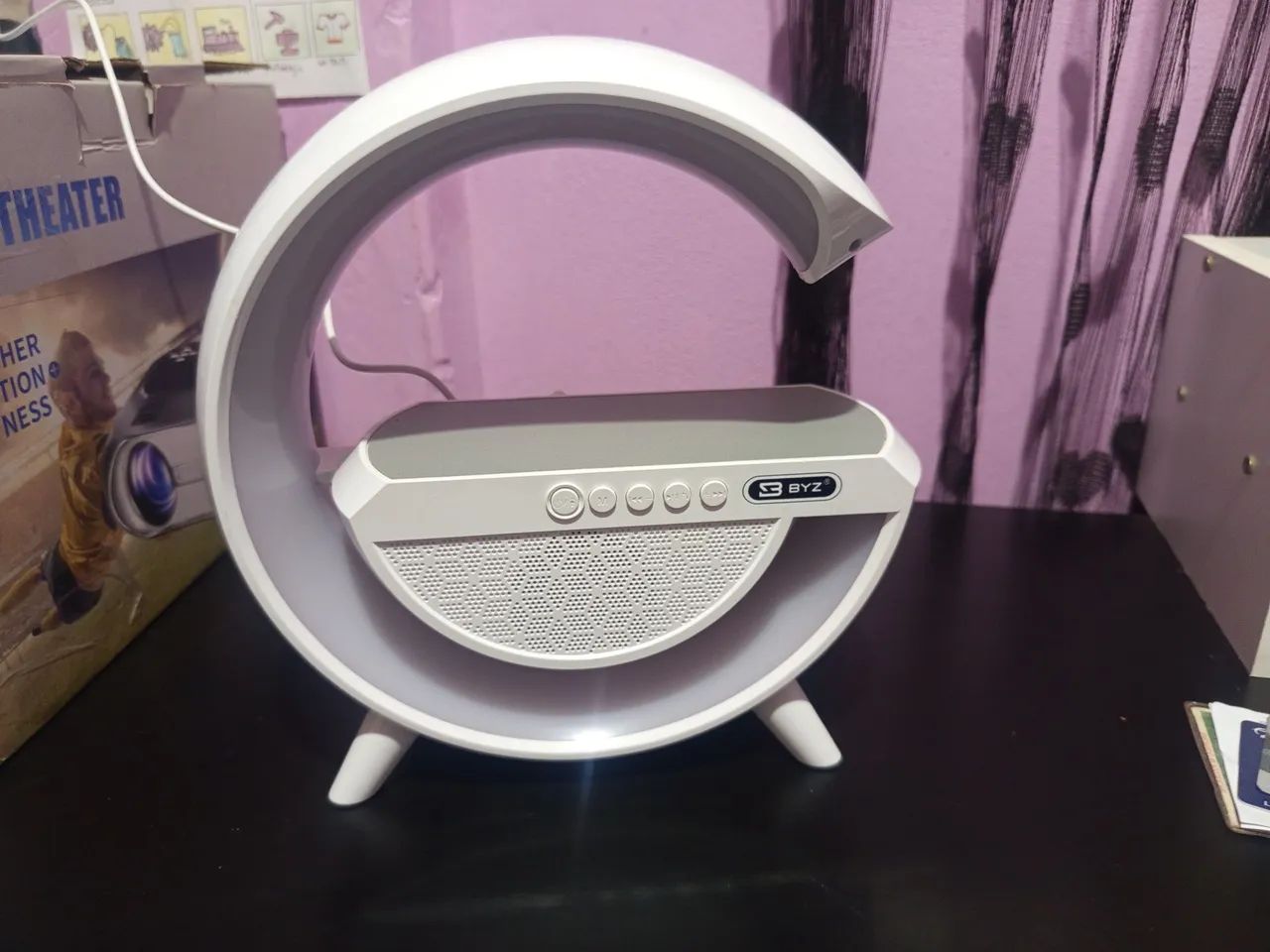 Caixa de som Bluetooth e luminária