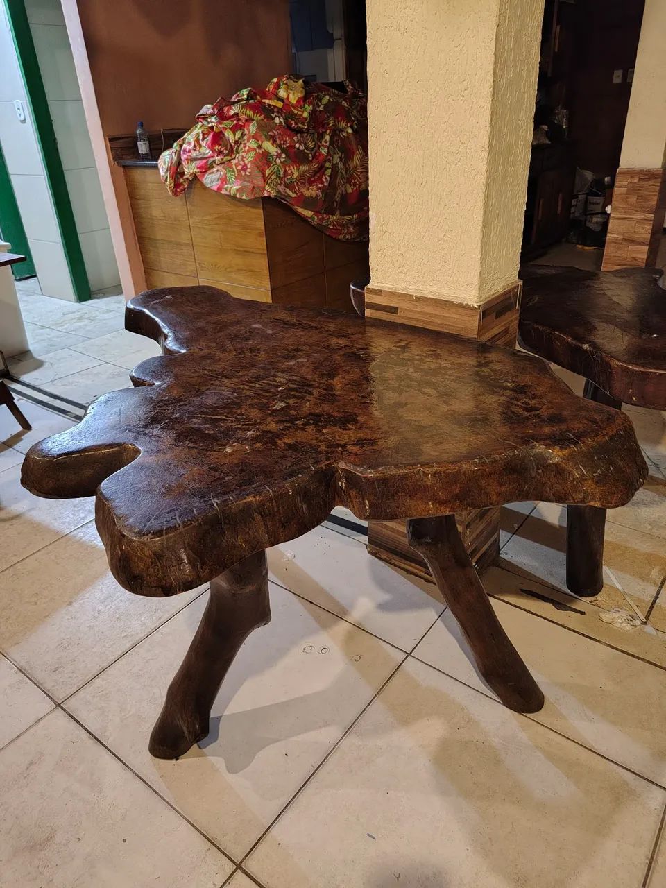 Mesa de jaqueira 