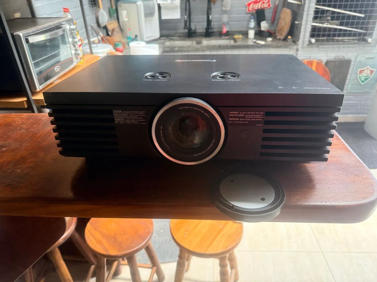 Projetor Panasonic full HD PT EA2000U - Foto 4