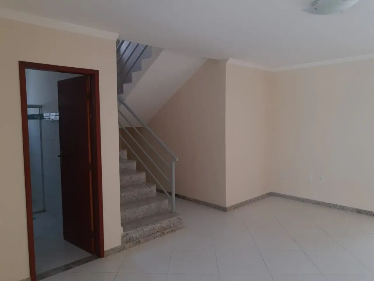 VENDE CASA AMPLA NO ALAMAR - Foto 5