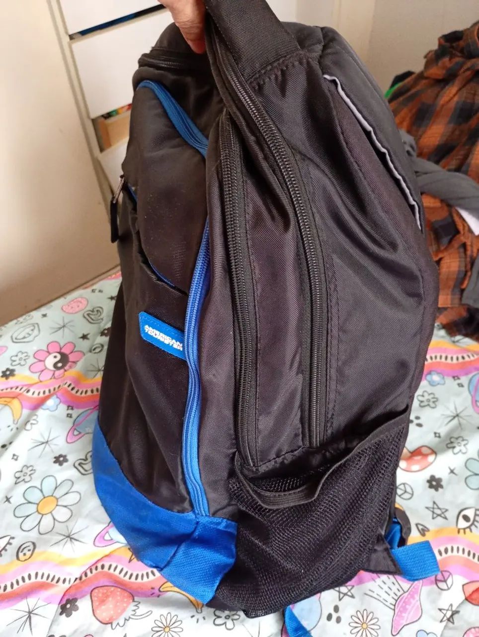 Vendo mochila grande preta com azul reforçada