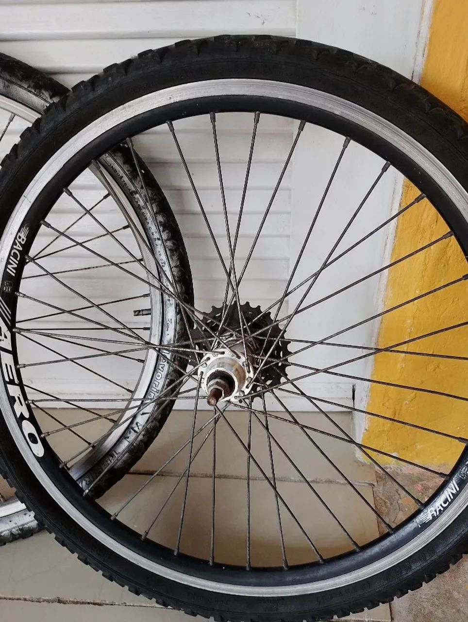 Rodagens de Bicicleta Aro 24 ( com pneus e câmera de ar ) - Foto 2