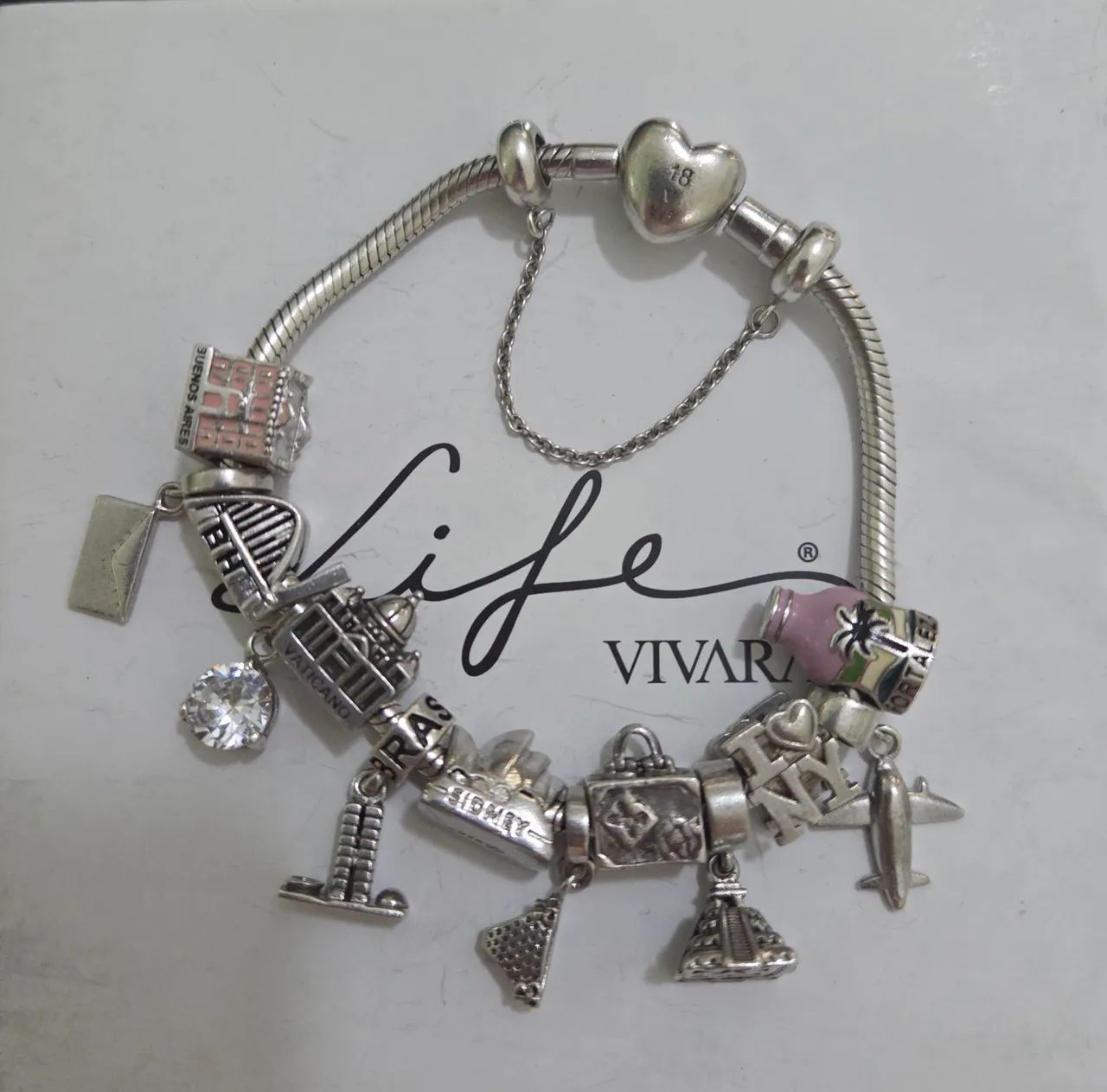 Pulseira vivara fecho coracao 18 cm com berloques  - Foto 4