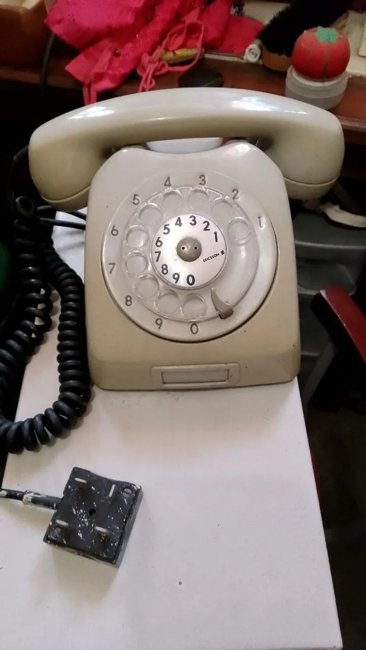 Telefone de mesa antigo com teclado giratório. - Foto 2
