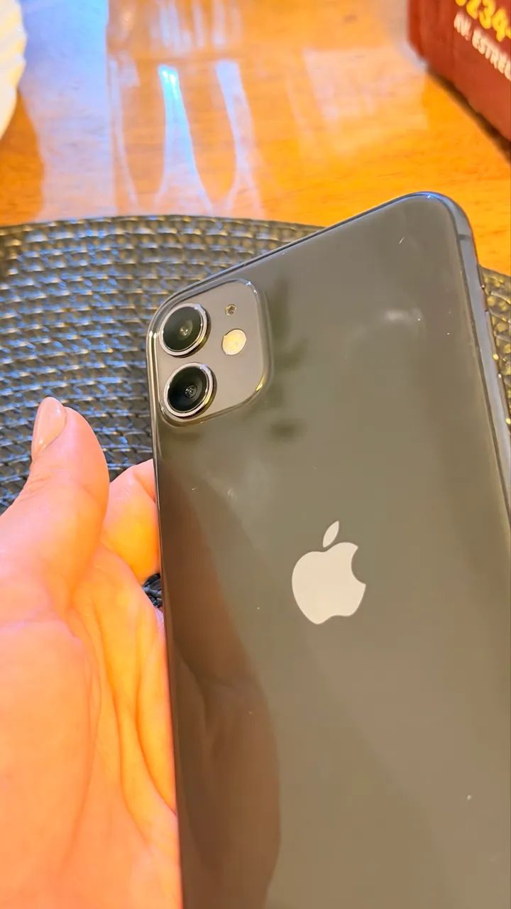 VENDE - SE IPHONE 11 64GB SEM DEFEITOS - Foto 4