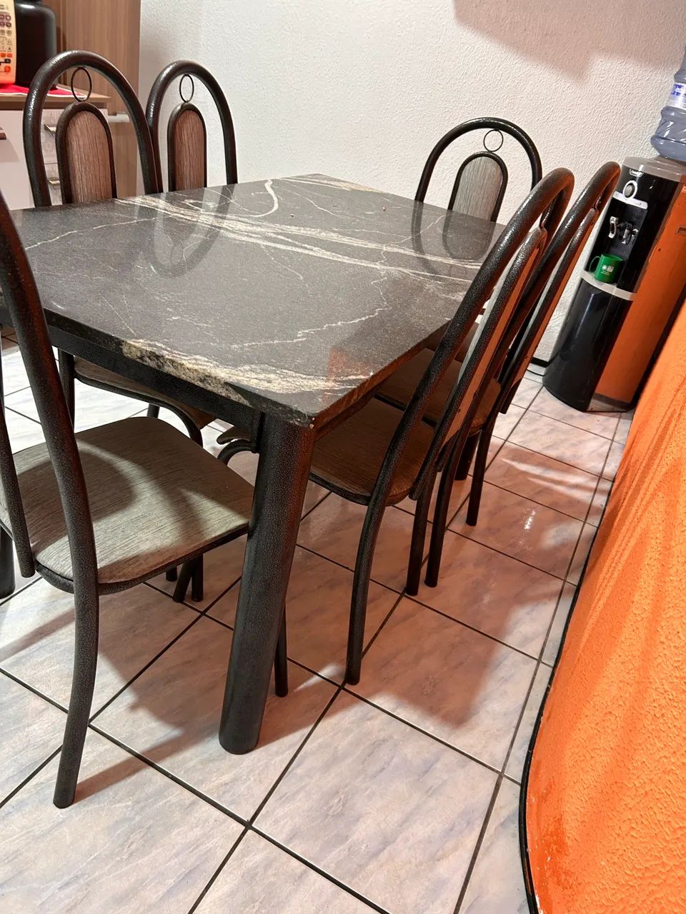 Mesa de Jantar em Granito com 6 Cadeiras - Excelente Estado - Foto 4