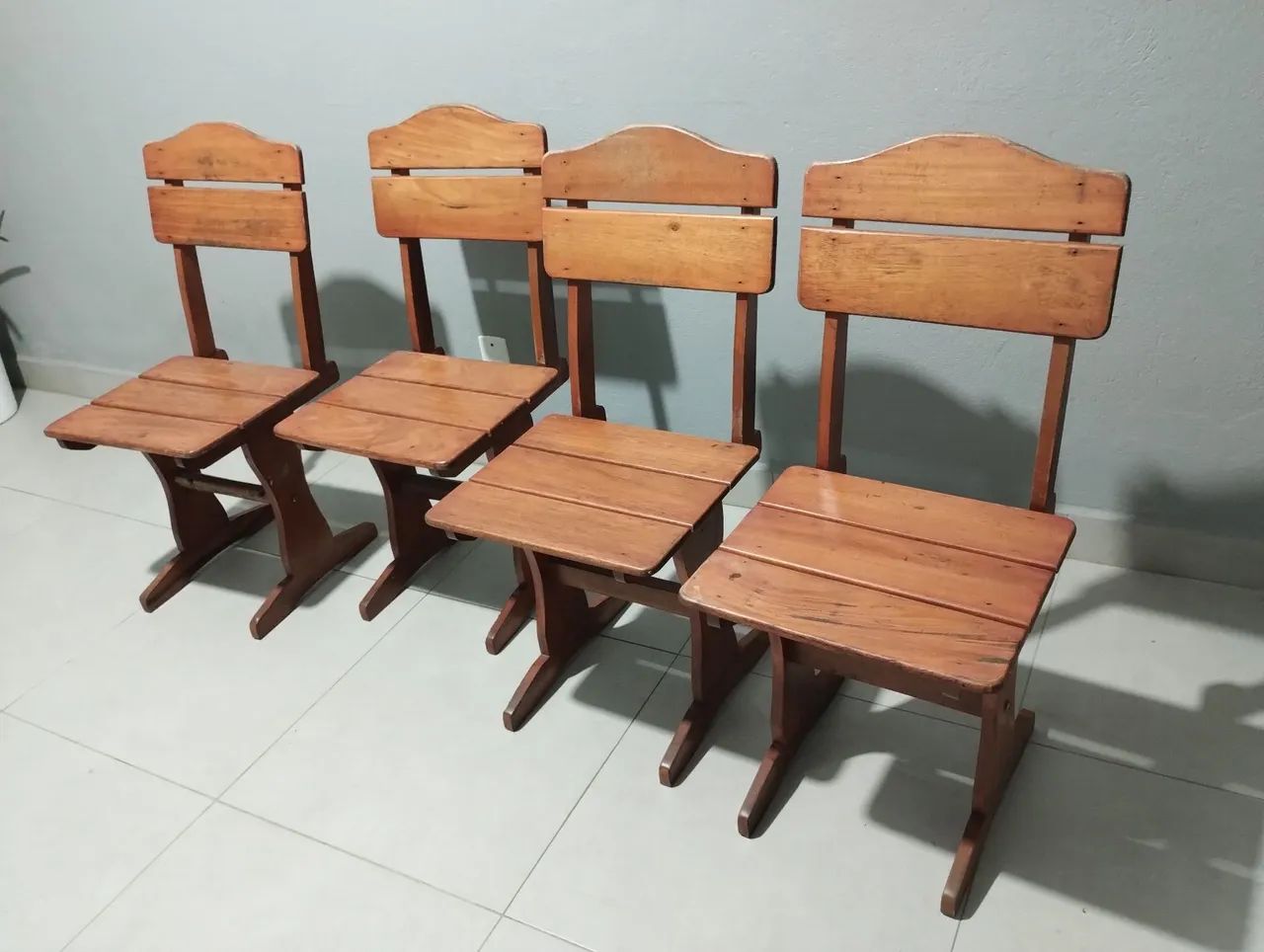4 cadeiras de madeira maciça Angelin  - Foto 2